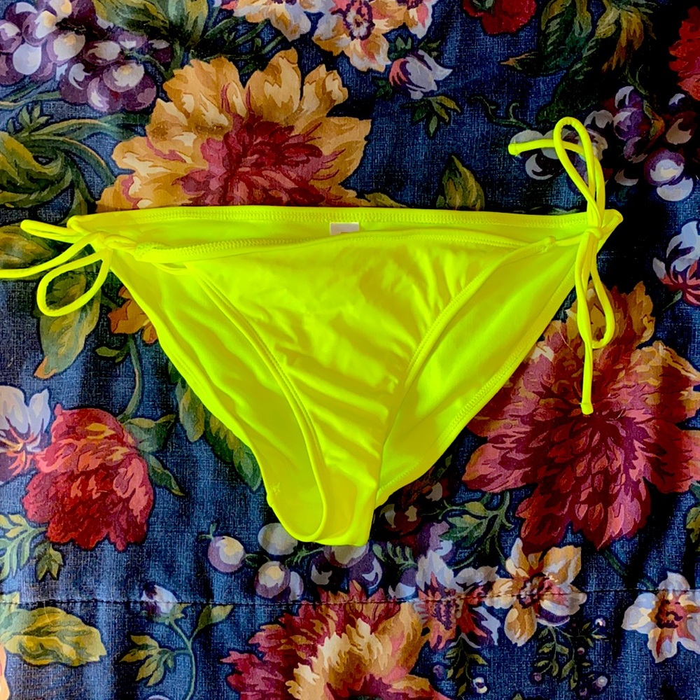 🌟NWOT fluorescent yellow bikini bottoms